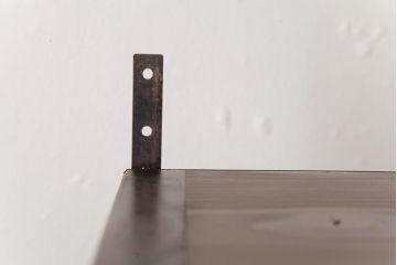 ラフジュ工房オリジナル　古い木の味わいが楽しめるパタパタ扉の壁掛け収納棚(ウォールシェルフ)(2)