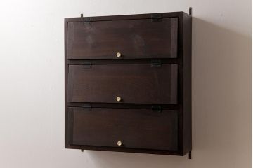 ラフジュ工房オリジナル　古い木の味わいが楽しめるパタパタ扉の壁掛け収納棚(ウォールシェルフ、戸棚)(R-034336)(3)
