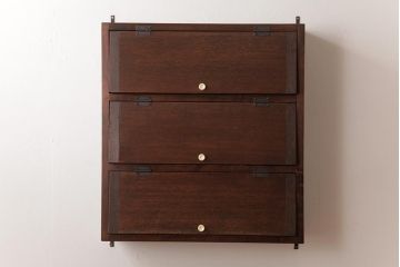 ラフジュ工房オリジナル　古い木の味わいが楽しめるパタパタ扉の壁掛け収納棚(ウォールシェルフ)