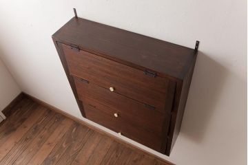 ラフジュ工房オリジナル　古い木の味わいが楽しめるパタパタ扉の壁掛け収納棚(ウォールシェルフ)