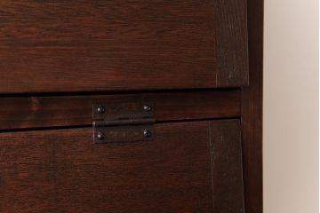 ラフジュ工房オリジナル　古い木の味わいが楽しめるパタパタ扉の壁掛け収納棚(ウォールシェルフ)