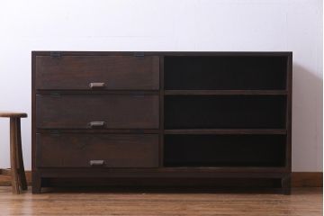ラフジュ工房オリジナル　リメイク家具　脚付き　明治期の松材が味わい深いパタパタ扉のリビングボード(下駄箱、収納棚、サイドボード)