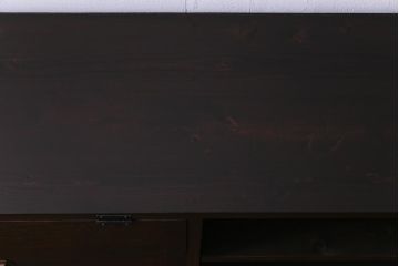 ラフジュ工房オリジナル　リメイク家具　脚付き　明治期の松材が味わい深いパタパタ扉のリビングボード(下駄箱、収納棚、サイドボード)