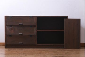 ラフジュ工房オリジナル　リメイク家具　明治期の松材が味わい深いパタパタ扉のリビングボード(下駄箱、収納棚、サイドボード)(1)