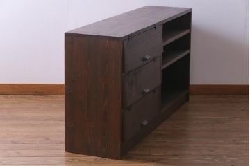 ラフジュ工房オリジナル　リメイク家具　明治期の松材が味わい深いパタパタ扉のリビングボード(下駄箱、収納棚、サイドボード)(1)
