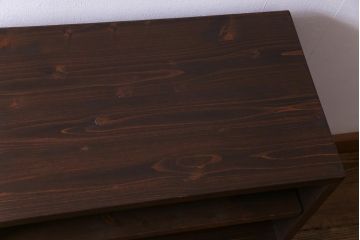 ラフジュ工房オリジナル　リメイク家具　明治期の松材が味わい深いパタパタ扉のリビングボード(下駄箱、収納棚、サイドボード)(1)