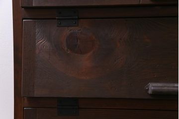 ラフジュ工房オリジナル　リメイク家具　明治期の松材が味わい深いパタパタ扉のリビングボード(下駄箱、収納棚、サイドボード)(1)