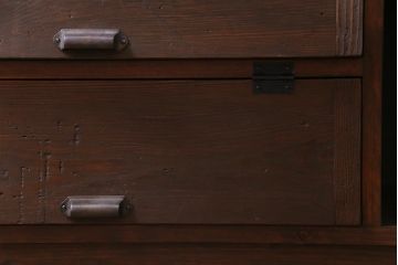 ラフジュ工房オリジナル　リメイク家具　明治期の松材が味わい深いパタパタ扉のリビングボード(下駄箱、収納棚、サイドボード)(1)