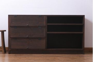 ラフジュ工房オリジナル　リメイク家具　明治期の松材が味わい深いパタパタ扉のリビングボード(下駄箱、収納棚、サイドボード)(2)