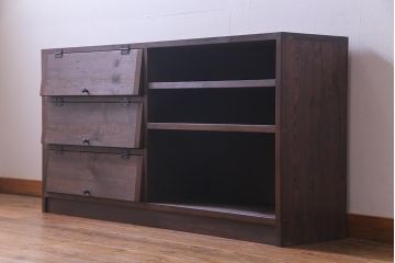 ラフジュ工房オリジナル　リメイク家具　明治期の松材が味わい深いパタパタ扉のリビングボード(下駄箱、収納棚、サイドボード)(2)