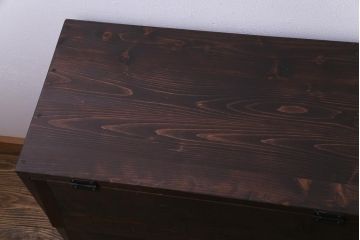 ラフジュ工房オリジナル　リメイク家具　明治期の松材が味わい深いパタパタ扉のリビングボード(下駄箱、収納棚、サイドボード)(2)