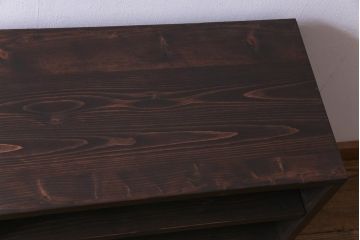 ラフジュ工房オリジナル　リメイク家具　明治期の松材が味わい深いパタパタ扉のリビングボード(下駄箱、収納棚、サイドボード)(2)