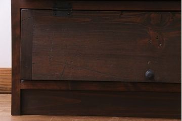 ラフジュ工房オリジナル　リメイク家具　明治期の松材が味わい深いパタパタ扉のリビングボード(下駄箱、収納棚、サイドボード)(2)