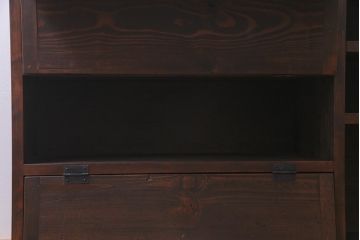 ラフジュ工房オリジナル　リメイク家具　明治期の松材が味わい深いパタパタ扉のリビングボード(下駄箱、収納棚、サイドボード)(2)