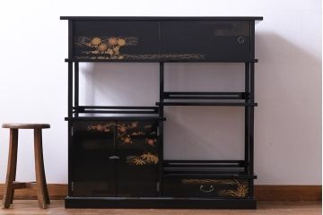 工芸品　本漆塗り　蒔絵　細部まで趣向が凝らされた輪島塗の茶棚(飾り棚、茶箪笥)(定価約300万円)