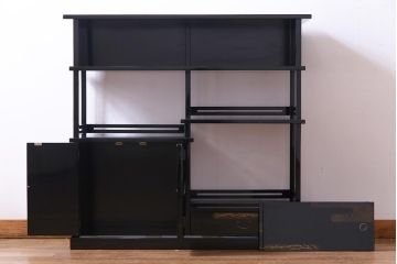 工芸品　本漆塗り　蒔絵　細部まで趣向が凝らされた輪島塗の茶棚(飾り棚、茶箪笥)(定価約300万円)