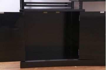 工芸品　本漆塗り　蒔絵　細部まで趣向が凝らされた輪島塗の茶棚(飾り棚、茶箪笥)(定価約300万円)
