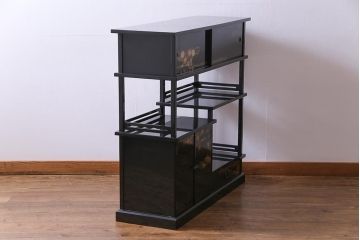 工芸品　本漆塗り　蒔絵　細部まで趣向が凝らされた輪島塗の茶棚(飾り棚、茶箪笥)(定価約300万円)
