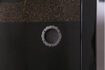 工芸品　本漆塗り　蒔絵　細部まで趣向が凝らされた輪島塗の茶棚(飾り棚、茶箪笥)(定価約300万円)