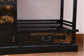 工芸品　本漆塗り　蒔絵　細部まで趣向が凝らされた輪島塗の茶棚(飾り棚、茶箪笥)(定価約300万円)
