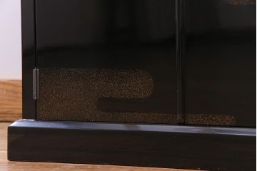 工芸品　本漆塗り　蒔絵　細部まで趣向が凝らされた輪島塗の茶棚(飾り棚、茶箪笥)(定価約300万円)