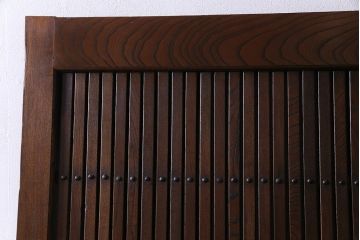 和製アンティーク　総ケヤキ材　存在感抜群の大黒天の金具が目を引く蔵戸(引き戸、建具、玄関戸)