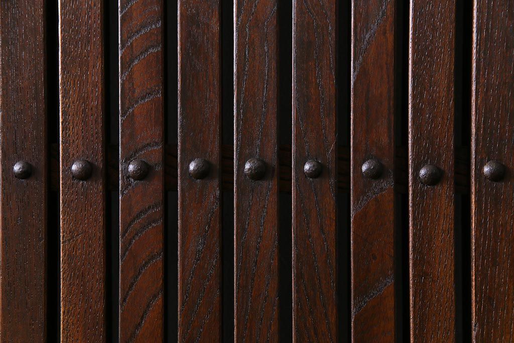 和製アンティーク　総ケヤキ材　存在感抜群の大黒天の金具が目を引く蔵戸(引き戸、建具、玄関戸)