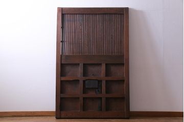 和製アンティーク　総ケヤキ材　存在感抜群の大黒天の金具が目を引く蔵戸(引き戸、建具、玄関戸)