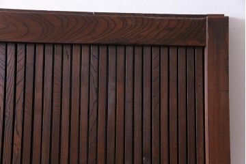 和製アンティーク　総ケヤキ材　存在感抜群の大黒天の金具が目を引く蔵戸(引き戸、建具、玄関戸)