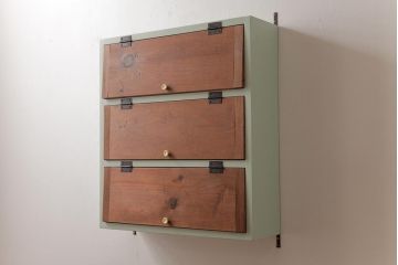 ラフジュ工房オリジナル　ペイント　コントラストがおしゃれなパタパタ扉の壁掛け収納棚(ウォールシェルフ、戸棚)(R-034348)(3)