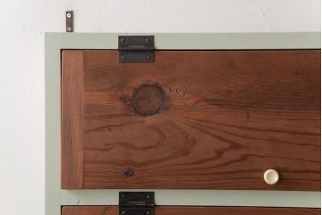 ラフジュ工房オリジナル　ペイント　コントラストがおしゃれなパタパタ扉の壁掛け収納棚(ウォールシェルフ、戸棚)(R-034348)(3)