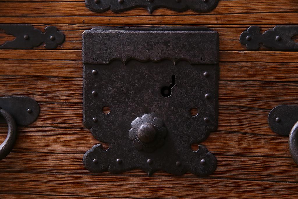 アンティーク家具　和製アンティーク　前面桐材　極上の作りが魅力を放つ会津帳場箪笥(和タンス、時代箪笥、桐箪笥、桐たんす)