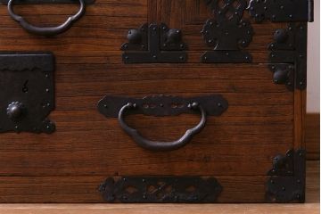 アンティーク家具　和製アンティーク　前面桐材　極上の作りが魅力を放つ会津帳場箪笥(和タンス、時代箪笥、桐箪笥、桐たんす)