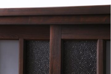 ラフジュ工房オリジナル　古建具リメイク　大正ロマンの雰囲気を演出する色ガラス入り戸棚(収納棚)