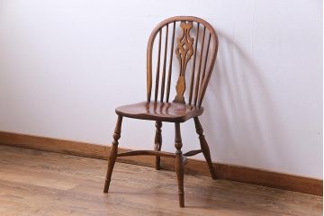 アンティーク家具　イギリスアンティーク　ニレ材　ボウバック　ぬくもりと安らぎを感じるようなウィンザーチェア(ダイニングチェア、椅子、ウインザーチェア)(1)