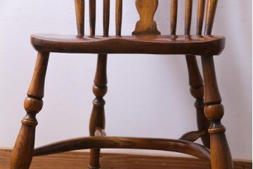 アンティーク家具　イギリスアンティーク　ニレ材　ボウバック　ぬくもりと安らぎを感じるようなウィンザーチェア(ダイニングチェア、椅子、ウインザーチェア)(2)