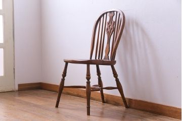 アンティーク家具　イギリスアンティーク　ニレ材　ボウバック　ぬくもりと安らぎを感じるようなウィンザーチェア(ダイニングチェア、椅子、ウインザーチェア)(3)