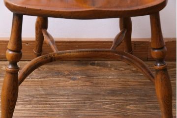 アンティーク家具　イギリスアンティーク　ニレ材　ボウバック　ぬくもりと安らぎを感じるようなウィンザーチェア(ダイニングチェア、椅子、ウインザーチェア)(3)
