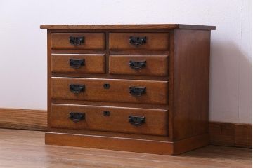 アンティーク家具　和製アンティーク　タモ材　細かな木目と風合いに味わいがある小振りな引き出し(小物収納)