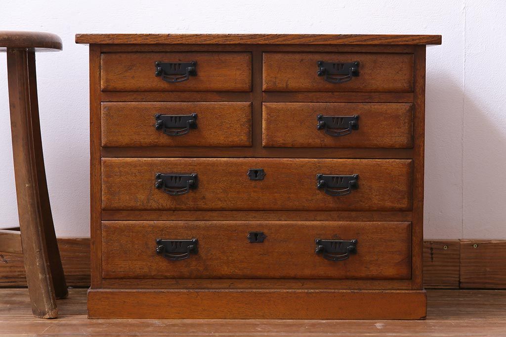 アンティーク家具　和製アンティーク　タモ材　細かな木目と風合いに味わいがある小振りな引き出し(小物収納)