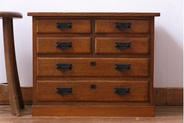 アンティーク家具　和製アンティーク　タモ材　細かな木目と風合いに味わいがある小振りな引き出し(小物収納)