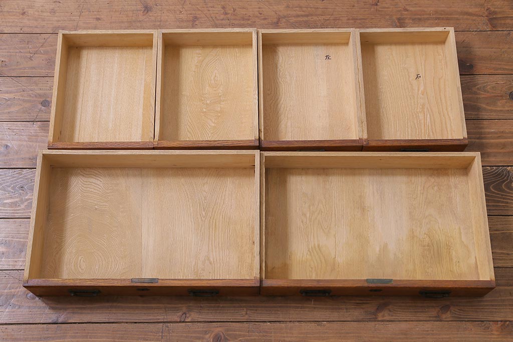 アンティーク家具　和製アンティーク　タモ材　細かな木目と風合いに味わいがある小振りな引き出し(小物収納)