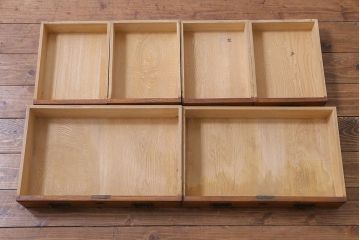 アンティーク家具　和製アンティーク　タモ材　細かな木目と風合いに味わいがある小振りな引き出し(小物収納)