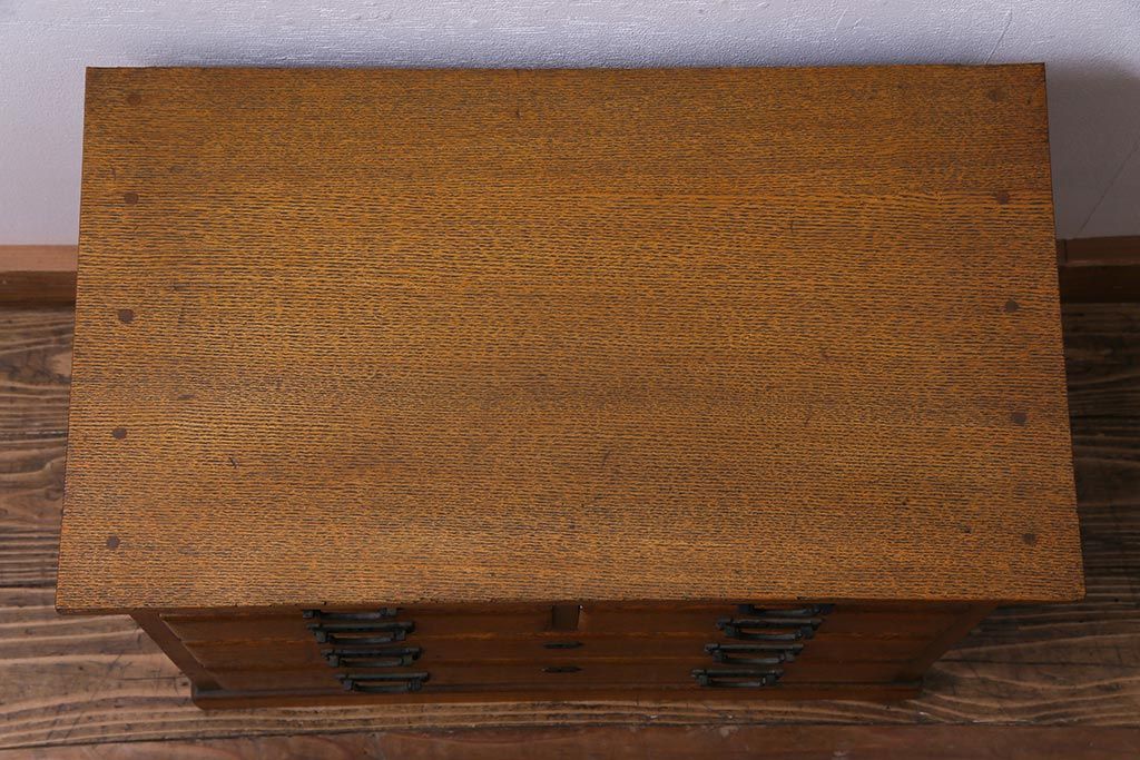 アンティーク家具　和製アンティーク　タモ材　細かな木目と風合いに味わいがある小振りな引き出し(小物収納)