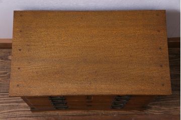 アンティーク家具　和製アンティーク　タモ材　細かな木目と風合いに味わいがある小振りな引き出し(小物収納)
