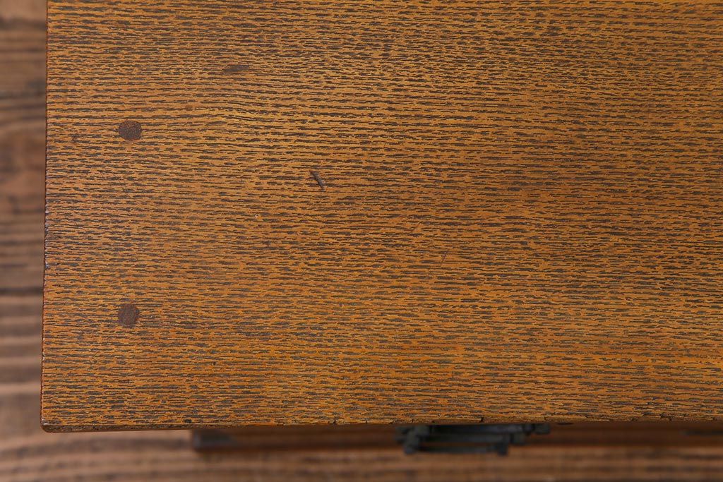 アンティーク家具　和製アンティーク　タモ材　細かな木目と風合いに味わいがある小振りな引き出し(小物収納)