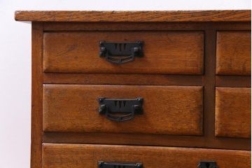 アンティーク家具　和製アンティーク　タモ材　細かな木目と風合いに味わいがある小振りな引き出し(小物収納)