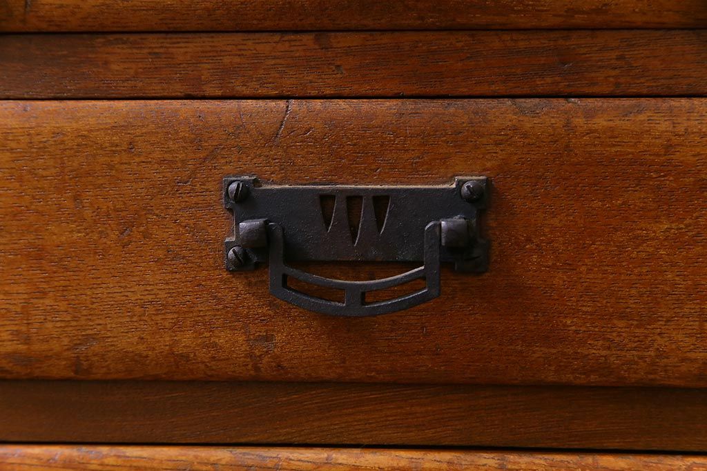 アンティーク家具　和製アンティーク　タモ材　細かな木目と風合いに味わいがある小振りな引き出し(小物収納)