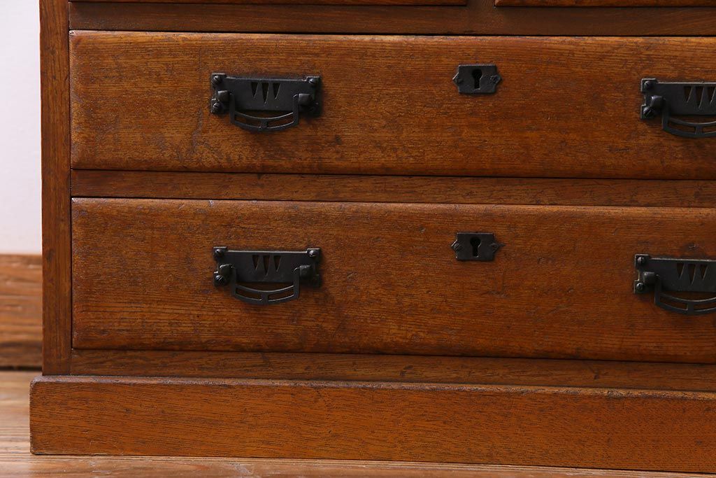 アンティーク家具　和製アンティーク　タモ材　細かな木目と風合いに味わいがある小振りな引き出し(小物収納)