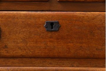 アンティーク家具　和製アンティーク　タモ材　細かな木目と風合いに味わいがある小振りな引き出し(小物収納)